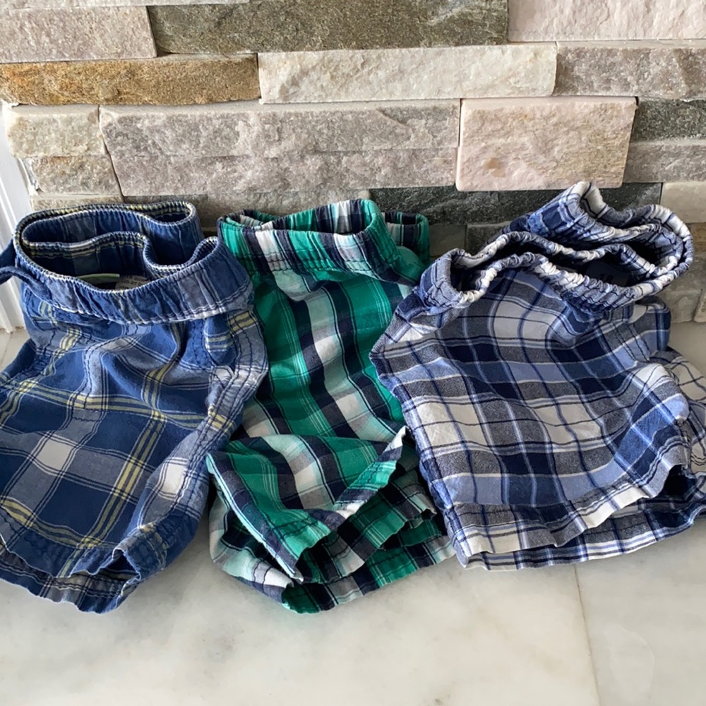 Bundle 3 pairs shorts 18 months - Picture 2 of 8